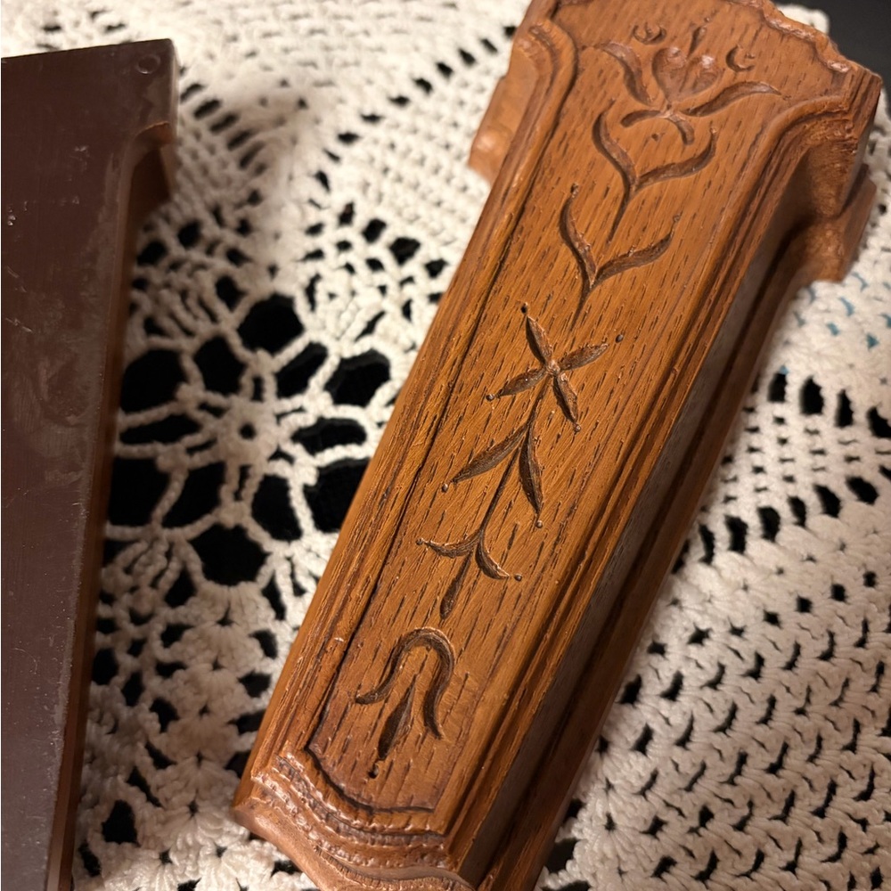 Carved Vintage Homco Wall Pockets - Picture 2 of 6